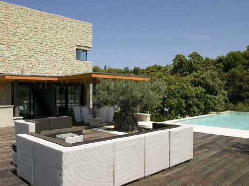 MODERN VILLA FOR PHOTO AND MOVIE PRODUCTION IN LUBERON