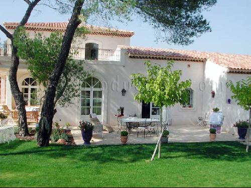 BASTIDE TO RENT FOR PHOTO PRODUCTION IN AIX EN PROVENCE PACA